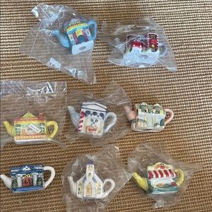 Red Rose Roseville Building Series 1997 Set Complete 8 Figurines